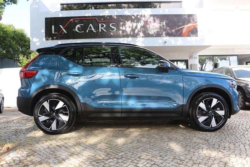 Azul Novo 2024 Volvo XC40 SUV | € 41.990 (Bom preço) - Imagem 1/4