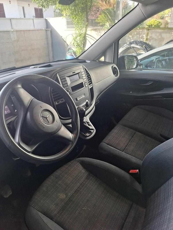 Branco Usado 2019 Mercedes Vito Van | € 18.000 - Imagem 1/4