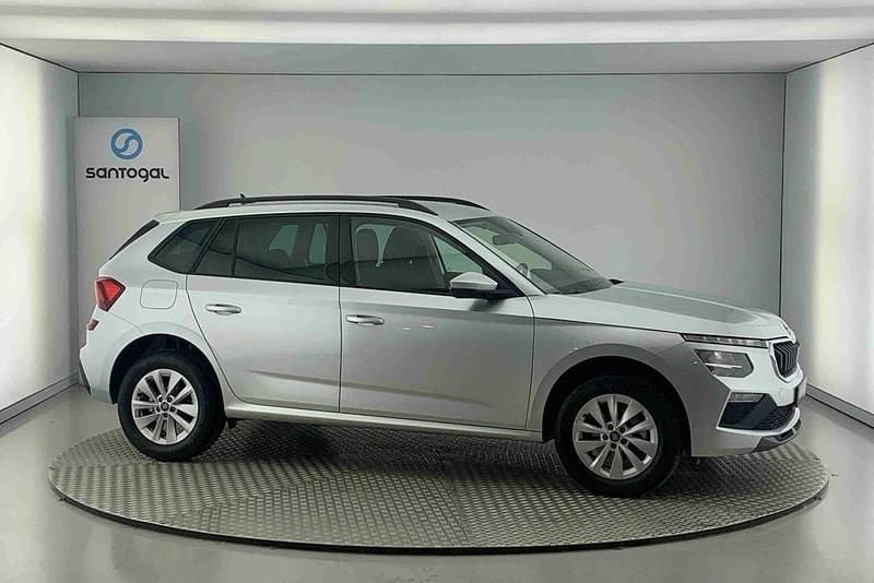 Cinzento Novo 2025 Skoda Kamiq Selection SUV | € 23.490 (Preço justo) - Imagem 1/4