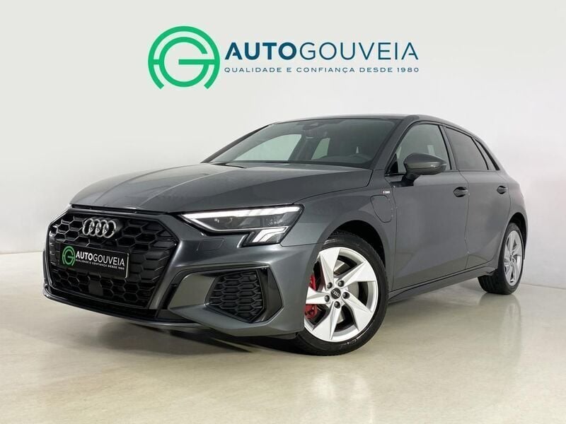 Cinzento Usado 2024 Audi A3 Sportback e-tron Sedan | € 34.980 (Preço justo) - Imagem 1/4
