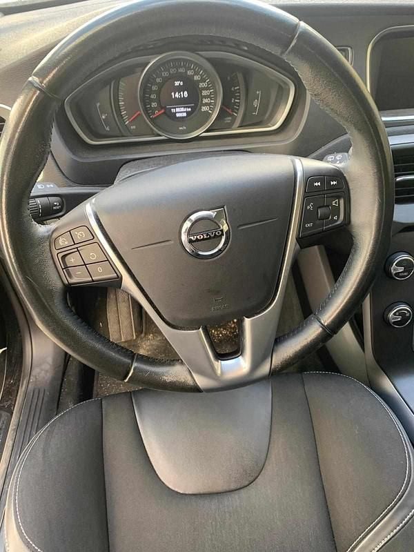 Usado Volvo V40 150 HP (110 kW) 2019 Preto Citadino