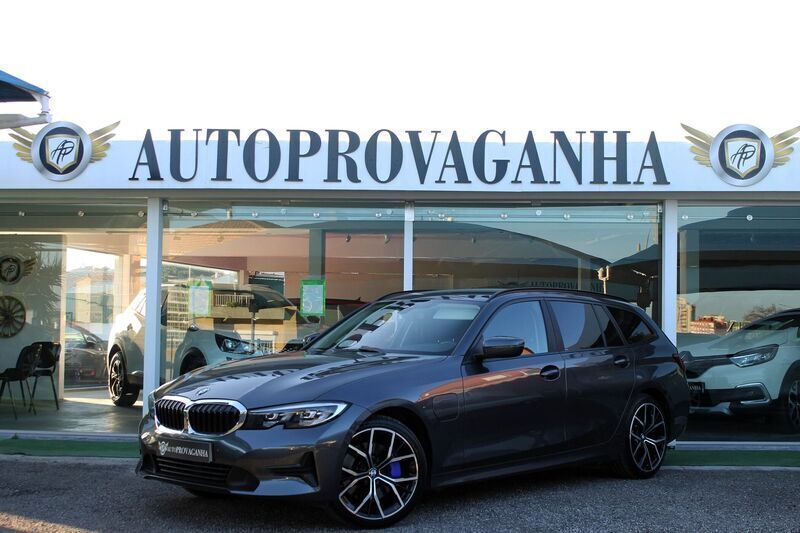Cinza Usado 2020 BMW 330 Carrinha | € 31.900 - Imagem 1/4