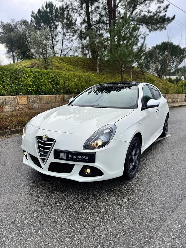Branco Usado 2011 Alfa Romeo Giulietta Distinctive | € 10.900 (Preço elevado) - Imagem 1/4