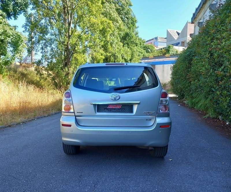 Usado Toyota Corolla Sol 136 HP (100 kW) 2008 Cinzento Monovolume