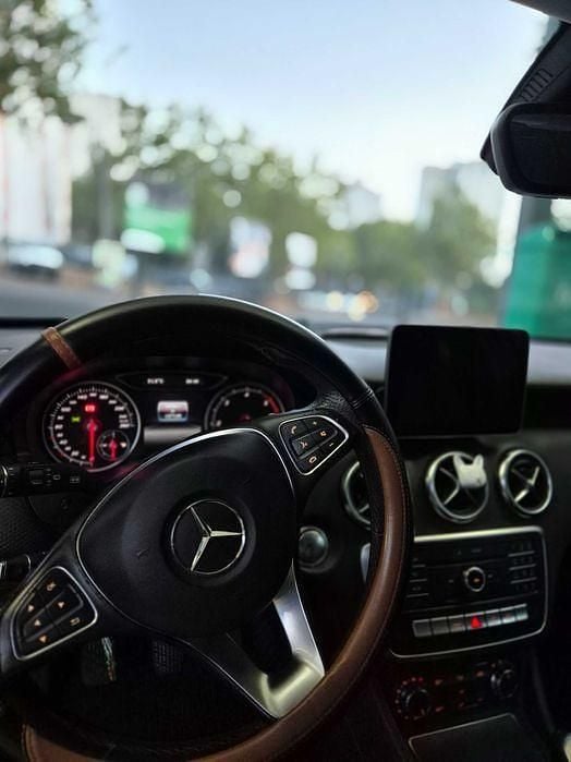 Usado 2017 Mercedes A180 Sedan | € 19.000 (Caro) - Imagem 1/4
