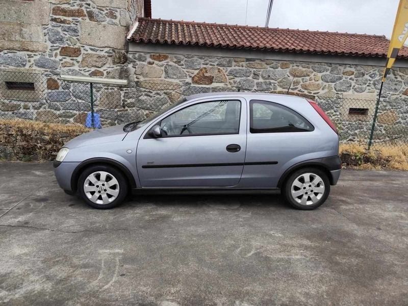 Azul Usado 2003 Opel Corsa Sport Citadino | € 2.500 (Preço justo) - Imagem 1/4