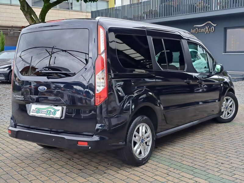 Usado Ford Tourneo Titanium 120 HP (88 kW) 2020 Preto Carrinha