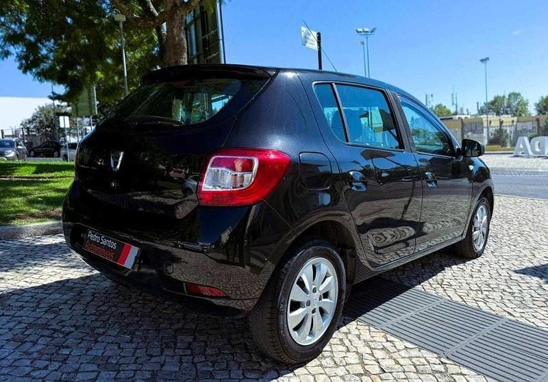Usado Dacia Sandero Comfort 90 HP (66 kW) 2015 Preto Citadino
