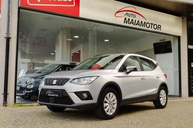Cinza Usado 2020 Seat Arona Style SUV | € 14.850 (Bom preço) - Imagem 1/4
