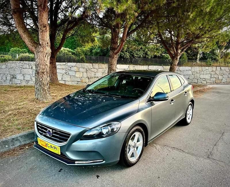 Cinzento Usado 2015 Volvo V40 Carrinha | € 11.500 (Bom preço) - Imagem 1/4