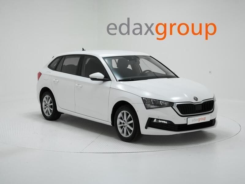 Branco Usado 2020 Skoda Scala Ambition Citadino | € 13.990 (Preço justo) - Imagem 1/4