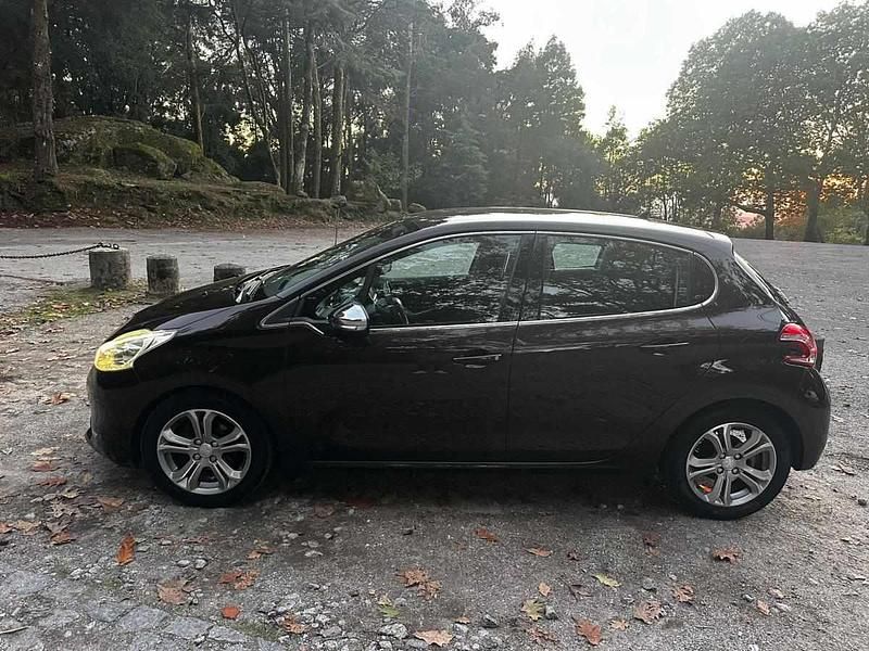 Outra Usado 2013 Peugeot 208 Citadino | € 8.500 (Preço justo) - Imagem 1/4