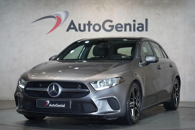 Cinza Usado 2022 Mercedes A180 Progressive Citadino | € 27.250 (Preço elevado) - Imagem 1/4