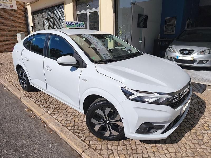 Branco Usado 2024 Dacia Logan Journey Sedan | € 15.890 - Imagem 1/4