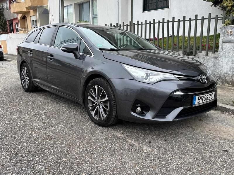 Cinzento Usado 2017 Toyota Avensis Carrinha | € 15.000 - Imagem 1/4