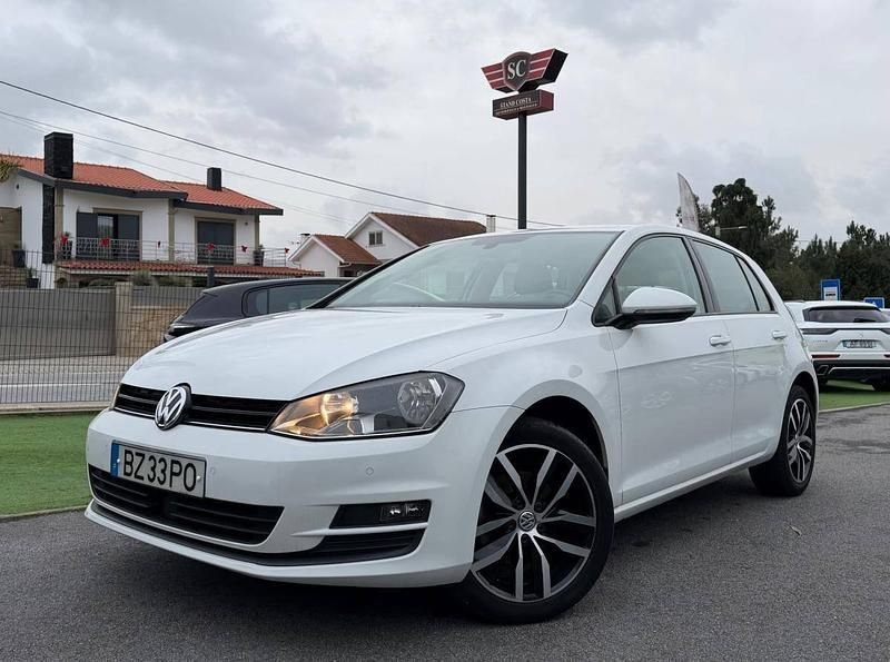Branco Usado 2016 VW Golf VII Trendline Citadino | € 13.400 (Preço justo) - Imagem 1/4