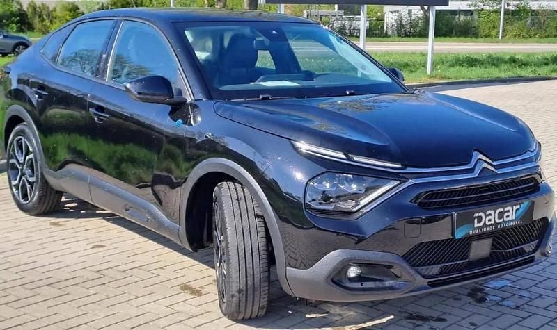 Preto Usado 2023 Citroën e-C4 Feel Sedan | € 23.999 (Preço justo) - Imagem 1/4