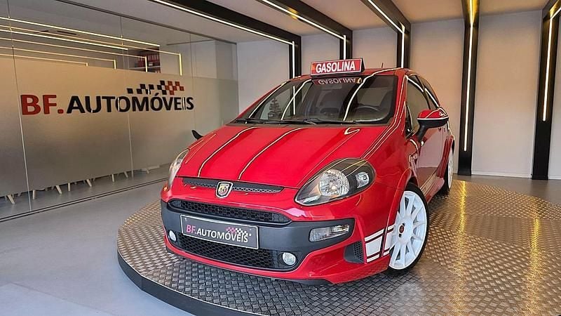 Vermelho Usado 2012 Fiat Punto Evo Citadino | € 16.500 - Imagem 1/4