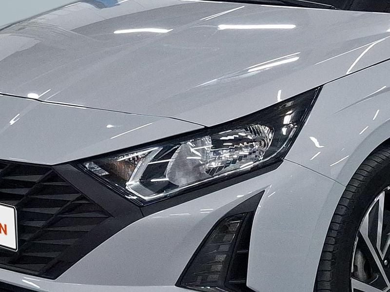 Usado Hyundai i20 Comfort 84 HP (61 kW) 2024 Lumen gray (metalizado) Citadino