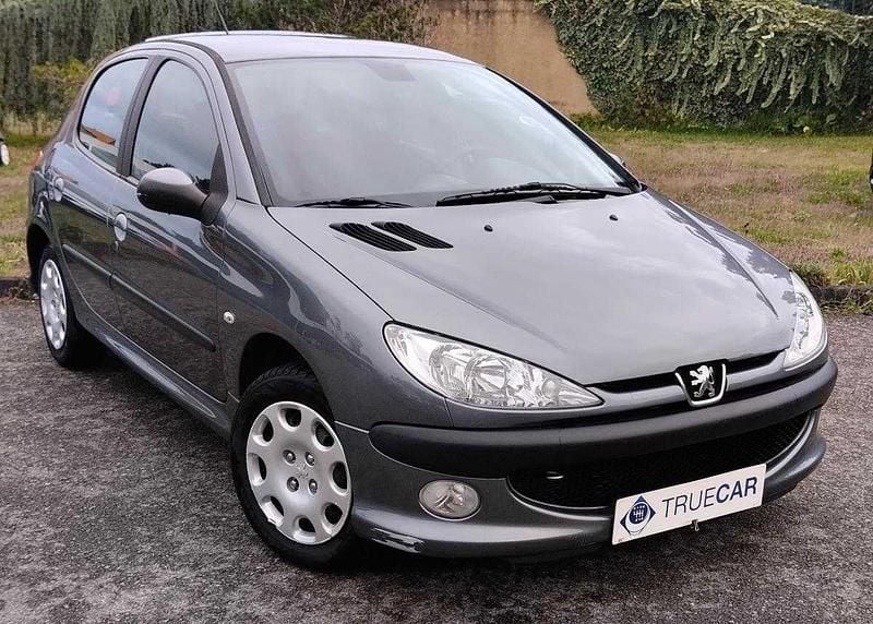 Cinzento Usado 2009 Peugeot 206 | € 6.750 (Preço justo) - Imagem 1/4