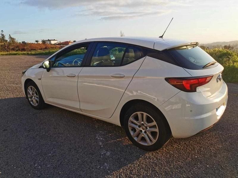 Usado Opel Astra 110 HP (80 kW) 2016 Branco Citadino