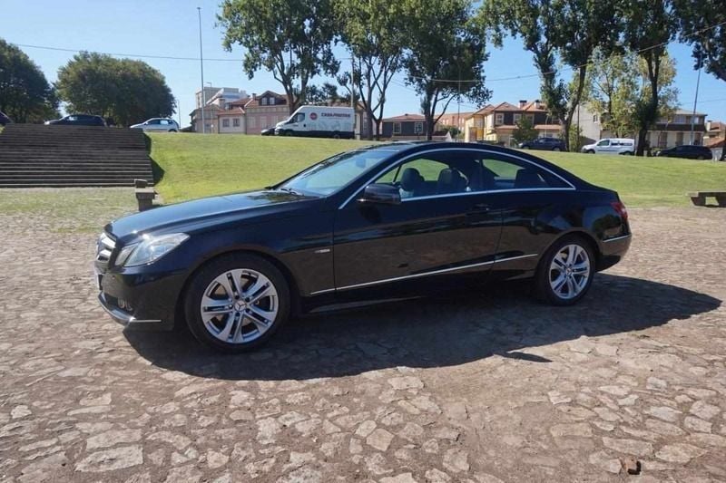 Preto Usado 2010 Mercedes E250 Avantgarde Coupé | € 13.750 (Preço justo) - Imagem 1/4