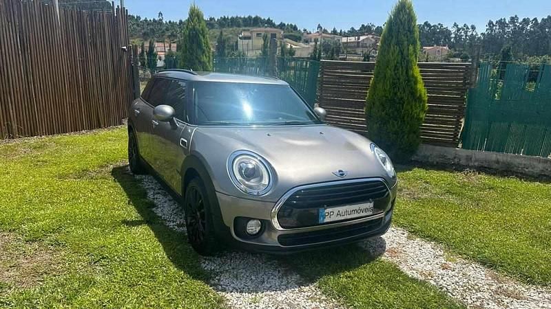 Cinzento Usado 2016 Mini Clubman Carrinha | € 17.000 (Preço justo) - Imagem 1/4