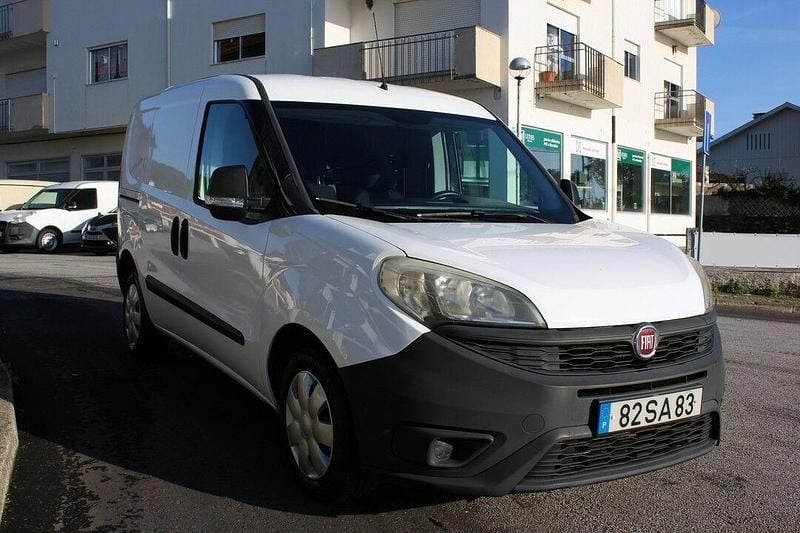 Usado Fiat Doblò 90 HP (66 kW) 2016 Branco Monovolume