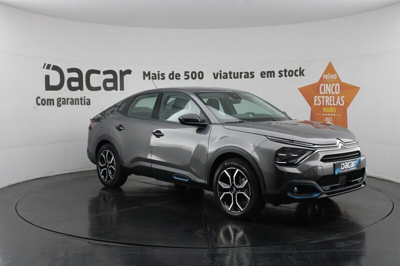 Cinza Usado 2023 Citroën e-C4 Feel Sedan | € 26.599 (Preço justo) - Imagem 1/4