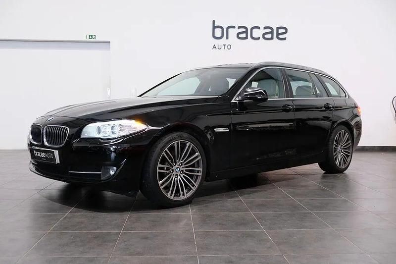 Preto Usado 2013 BMW 520 Luxury Line Carrinha | € 14.900 - Imagem 1/4