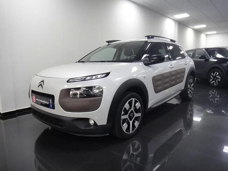 Branco Usado 2015 Citroën C4 PureTech | € 9.500 (Preço justo) - Imagem 1/4