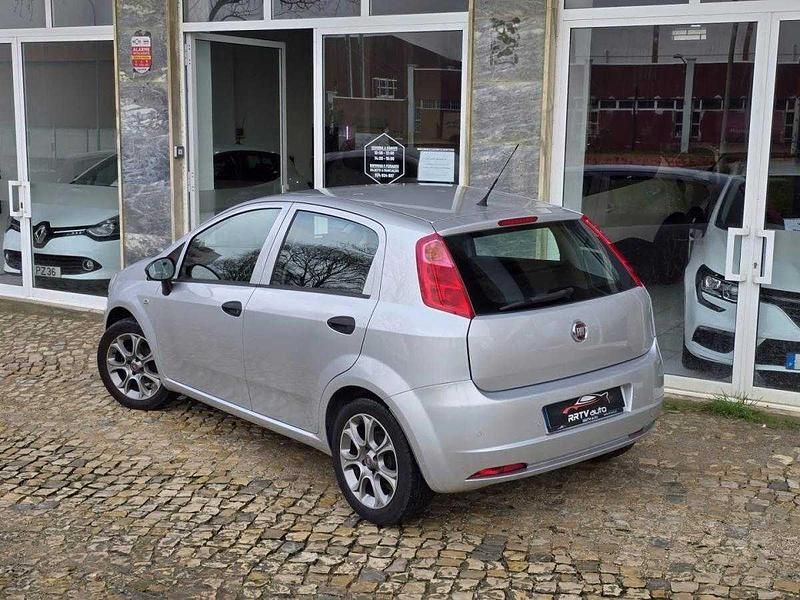 Usado Fiat Punto Easy 69 HP (50 kW) 2018 Cinza Citadino