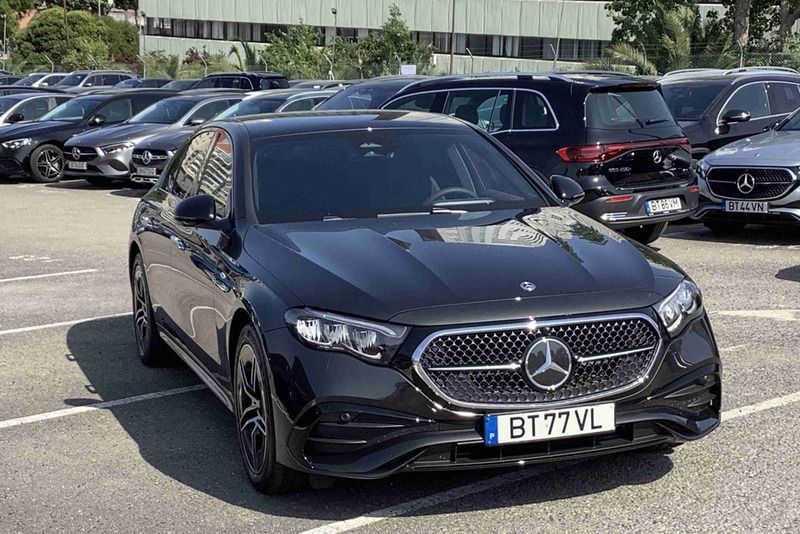 Cinzento Novo 2025 Mercedes E300 Sedan | € 71.400 (Preço justo) - Imagem 1/4
