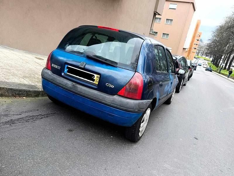 Usado Renault Clio II 58 HP (42 kW) 1999 Azul Citadino