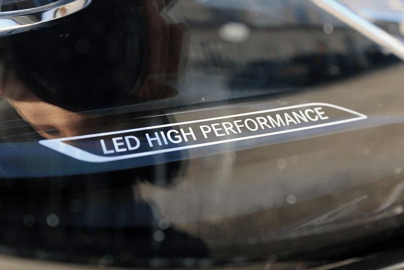 Usado Mercedes C300 AMG line 265 HP (194 kW) 2022 Cinza Carrinha