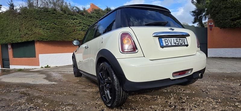 Usado Mini Cooper D 110 HP (80 kW) 2009 Bege Citadino