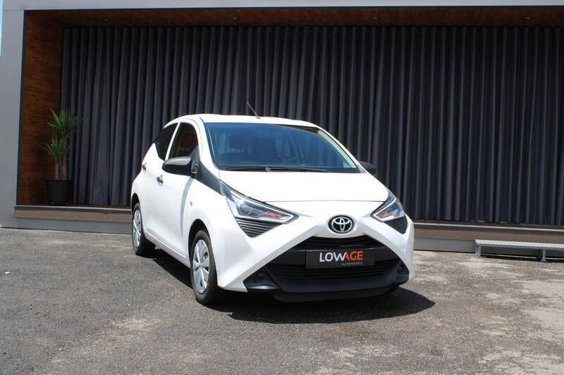 Branco Usado 2019 Toyota Aygo X-play Citadino | € 11.900 (Preço justo) - Imagem 1/4