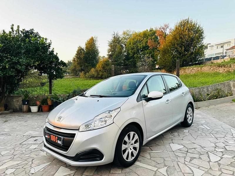Usado Peugeot 208 68 HP (50 kW) 2018 Cinzento Citadino