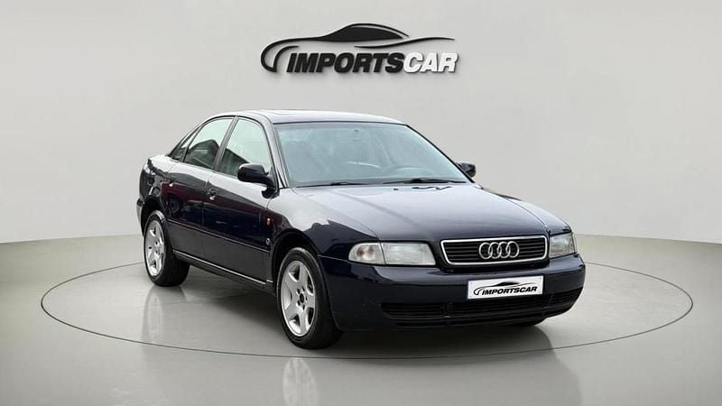 Azul Usado 1996 Audi A4 Sedan | € 2.999 - Imagem 1/4
