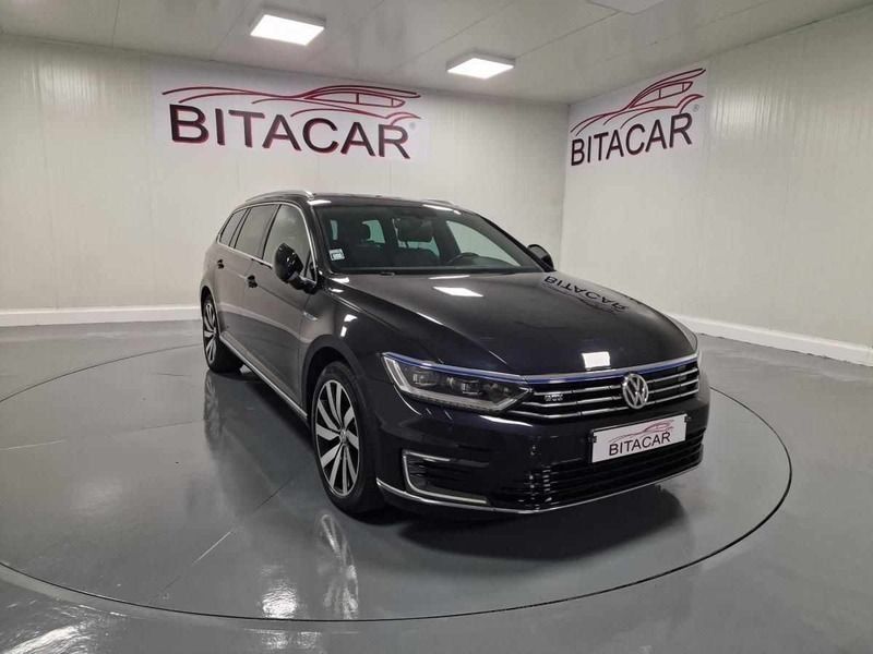 Preto (metalizado) Usado 2017 VW Passat GTE Carrinha | € 15.950 (Preço justo) - Imagem 1/4