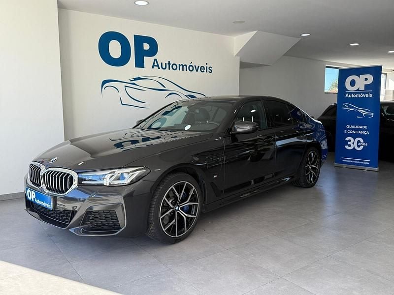 Preto Usado 2020 BMW 530 Sedan | € 36.450 - Imagem 1/4