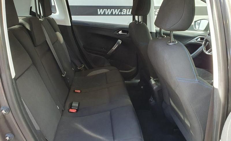 Usado Peugeot 2008 75 HP (55 kW) 2018 Cinzento SUV