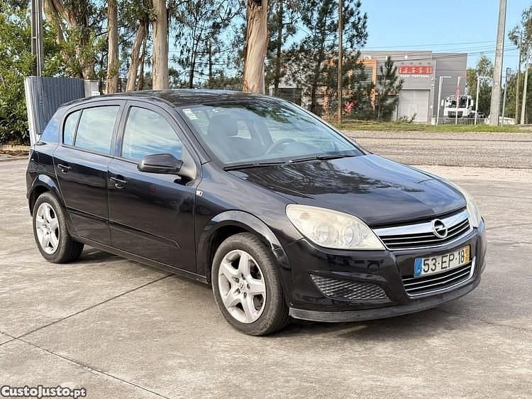 Usado Opel Astra 90 HP (66 kW) 2007 Preto Citadino