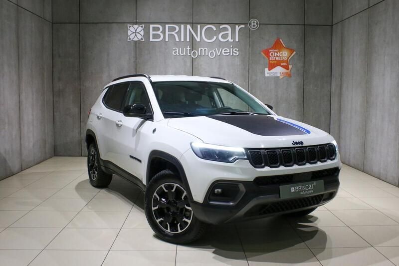 Branco Usado 2023 Jeep Compass Trailhawk SUV | € 27.890 (Bom preço) - Imagem 1/4