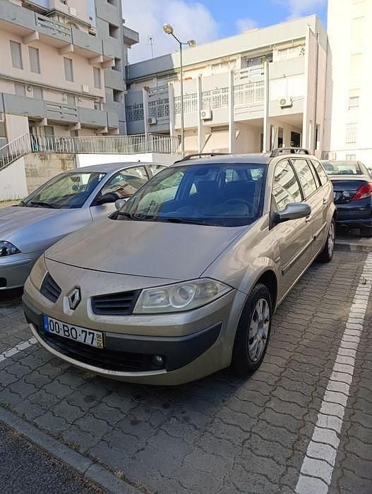 Usado 2006 Renault Mégane II Sedan | € 3.000 - Imagem 1/4