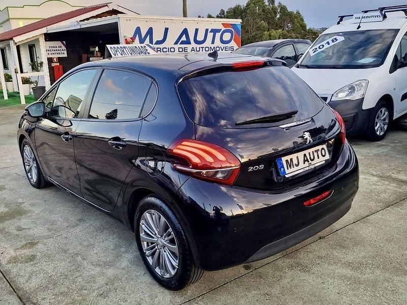 Preto Usado 2019 Peugeot 208 Signature Sky Citadino | € 12.900 (Preço justo) - Imagem 1/4
