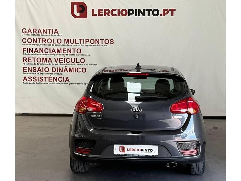 Usado Kia Ceed Turbo 100 HP (73 kW) 2018 Cinza Citadino