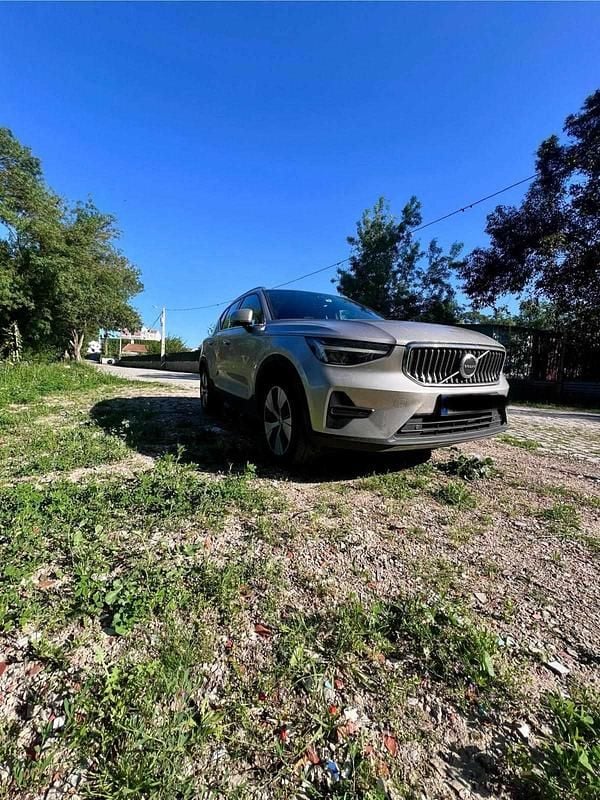 Cinzento Usado 2022 Volvo XC40 SUV | € 31.000 (Preço justo) - Imagem 1/4