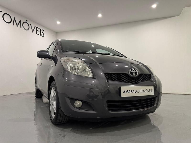 Cinza Usado 2010 Toyota Yaris Citadino | € 8.900 (Preço elevado) - Imagem 1/4