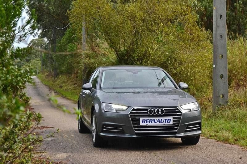 Cinzento Usado 2016 Audi A4 Sedan | € 18.900 (Preço justo) - Imagem 1/4